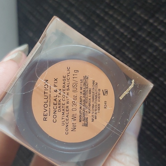 New makeup revolution ultimate coverage concealer Dark Tan - Picture 2 of 5